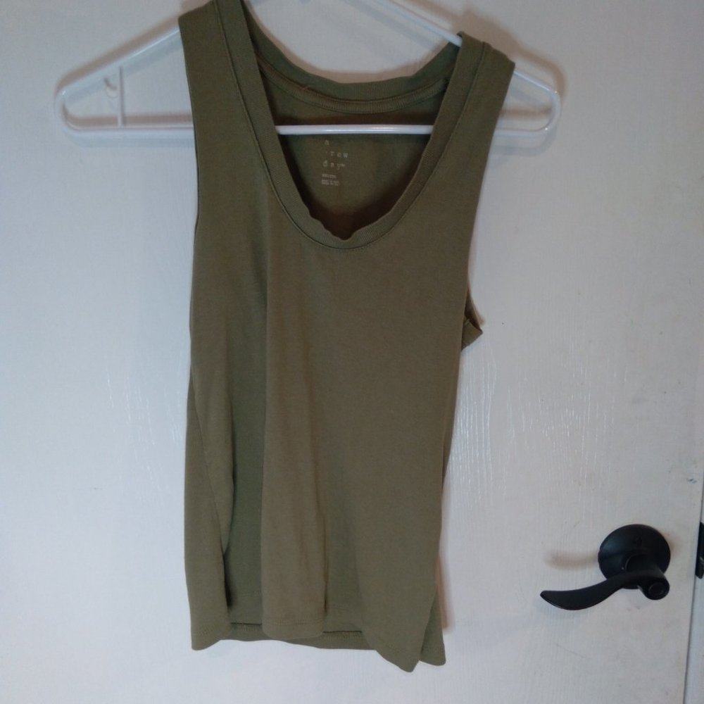 Green Top - Picture 3 of 4